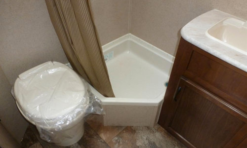 Rent trailer Denver Jayco 17C bathroom